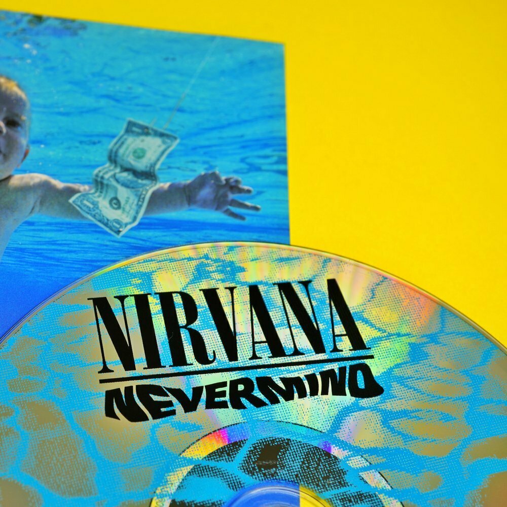 Dave Grohl spune că legendarul album Nirvana, “Nevermind”, ar putea avea altă copertă