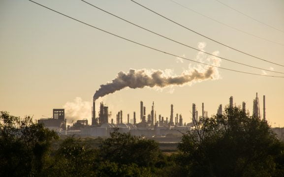 oil,refineries,polluting,carbon,and,cancer,causing,smoke,stacks,climate