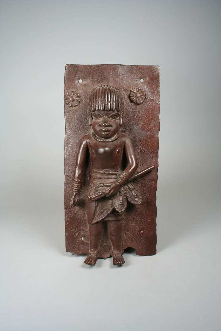 Metropolitan Museum a returnat două lucrări de bronz Nigeriei