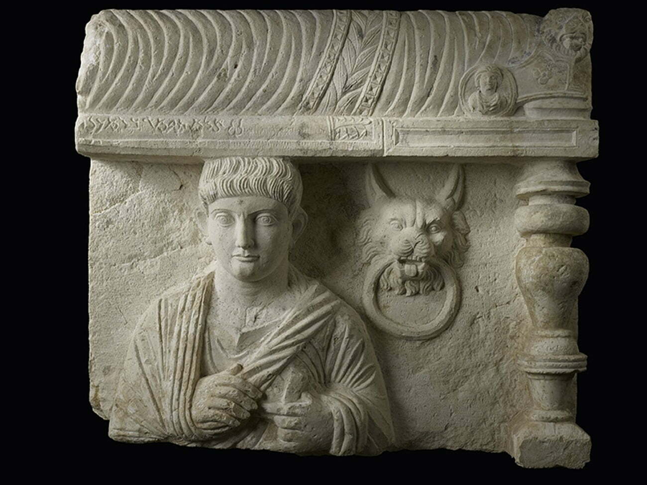 Trei sculpturi furate din vechea cetate Palmyra, returnate Siriei