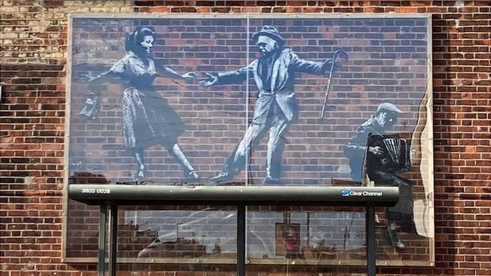 Lucrările murale realizate de Banksy în proiectul Spraycation vor fi protejate de consiliile locale
