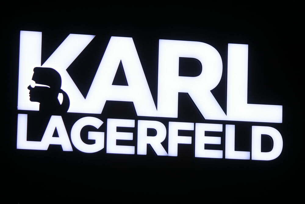 Un portret al lui Karl Lagerfeld şi o sticlă de şampanie semnată Jeff Koons – printre primele loturi adjudecate în licitaţia „Karl”