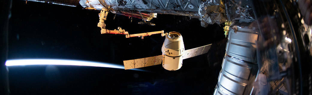 Capsula SpaceX Dragon a dus provizii şi cadouri de Crăciun pe Staţia Spaţială Internaţională