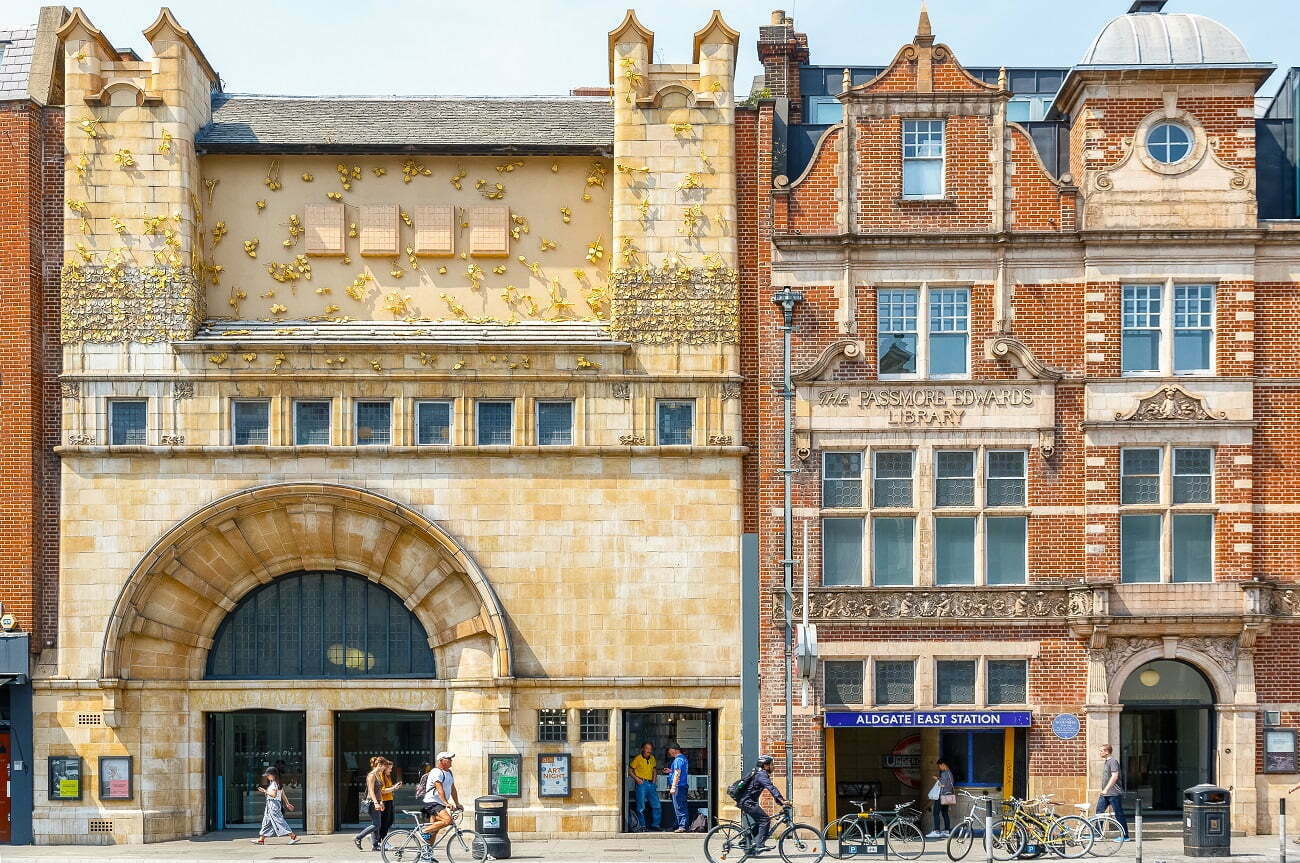 O analiză a studioului artistic, ca atelier, fabrică și sanctuar, într-o expoziție la Londra