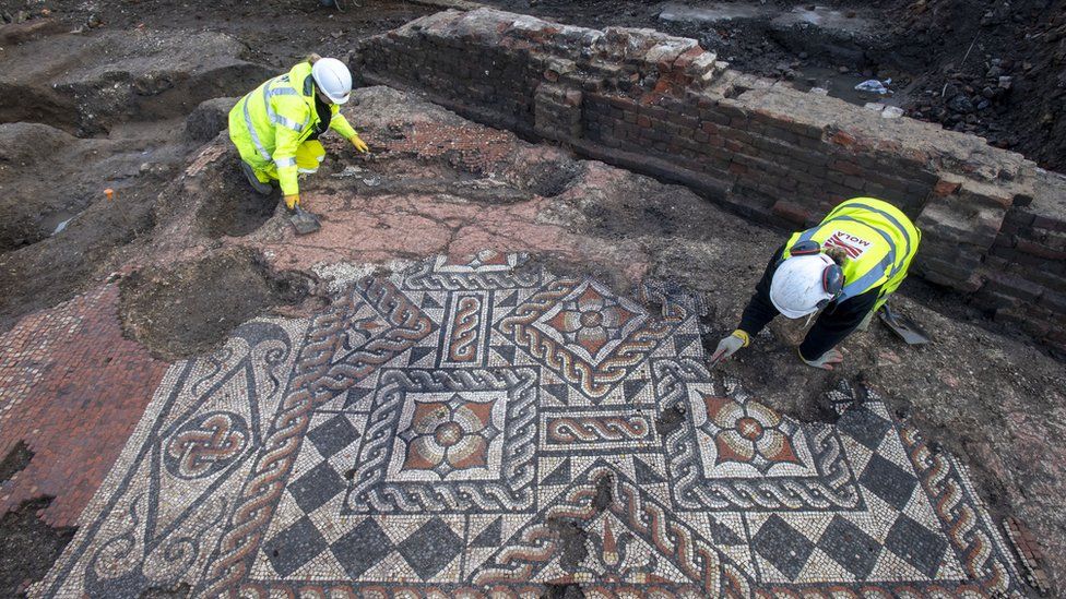 Cel mai mare mozaic din perioada romană din Londra, descoperit de arheologi