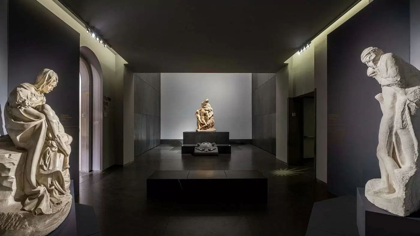 Cele trei sculpturi Pietà de Michelangelo, expuse pentru prima dată împreună la Florența