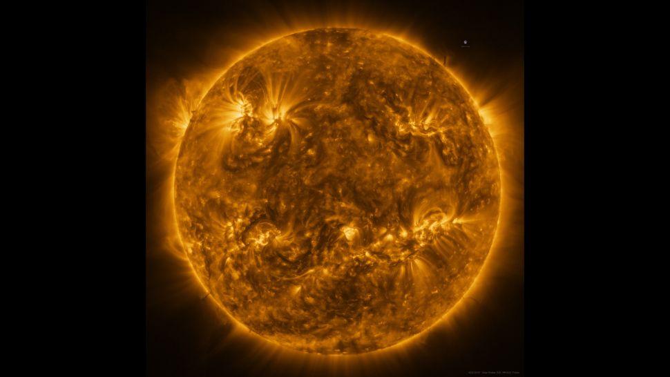 Imagini ale Soarelui, la o rezoluţie fără precedent, au fost transmise de Solar Orbiter