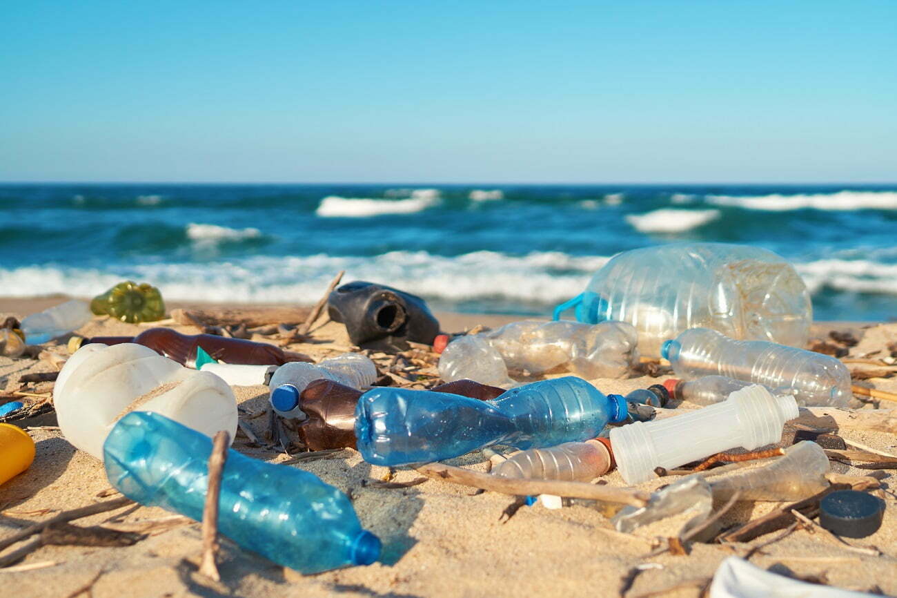 Poluarea cu plastic, una dintre crizele majore cu care se confruntă lumea