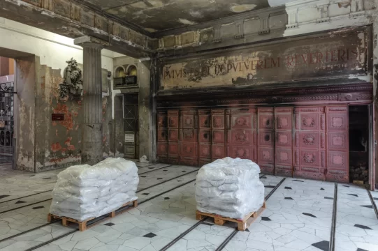 cattelan, credit zeno zotti, tempio crematorio, cimitero monumentale