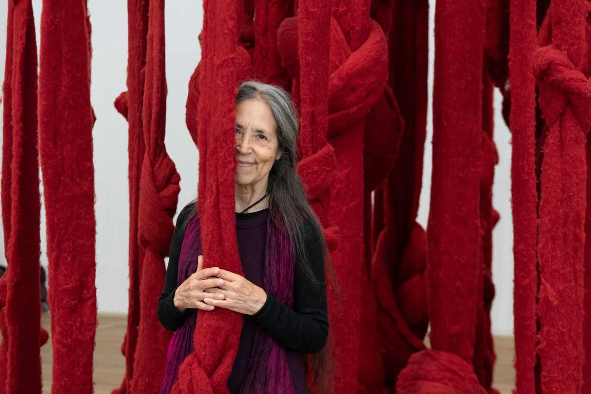 Cecilia Vicuña, care va primi Leul de Aur pentru Întreaga Carieră, va prezenta o expoziţie la Tate Turbine Hall