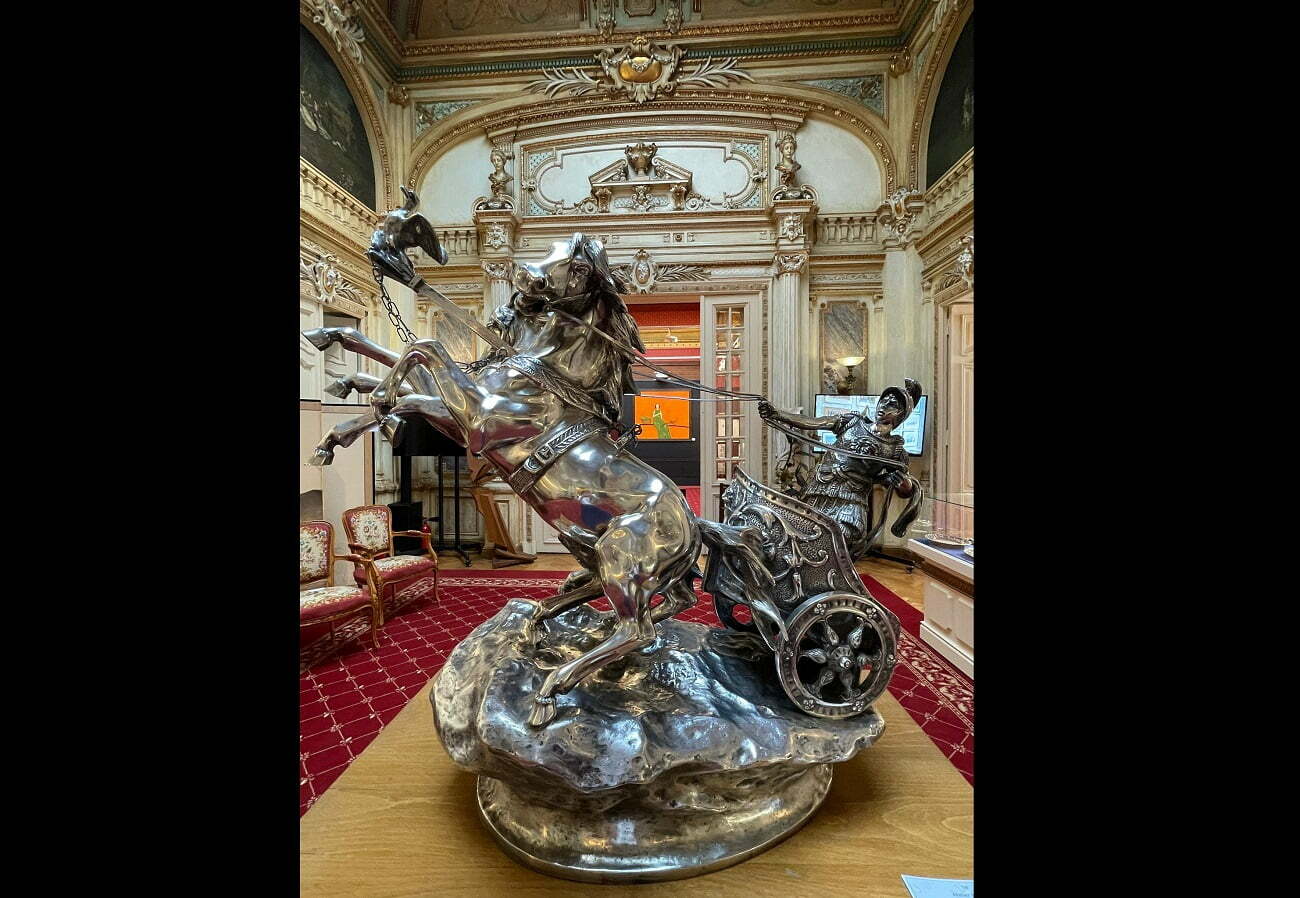 Sculptură ecvestră realizată din 30 de kilograme de argint, vândută pentru mai mult de 38.000 de euro