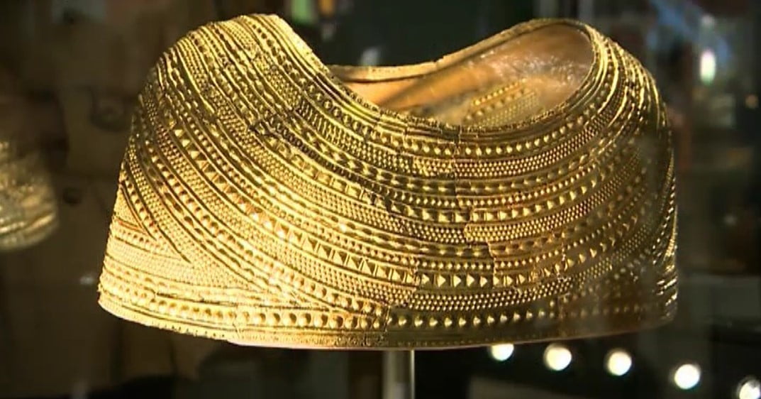 Apel către British Museum să returneze Țării Galilor o capă din aur, neprețuit artefact din Epoca Bronzului