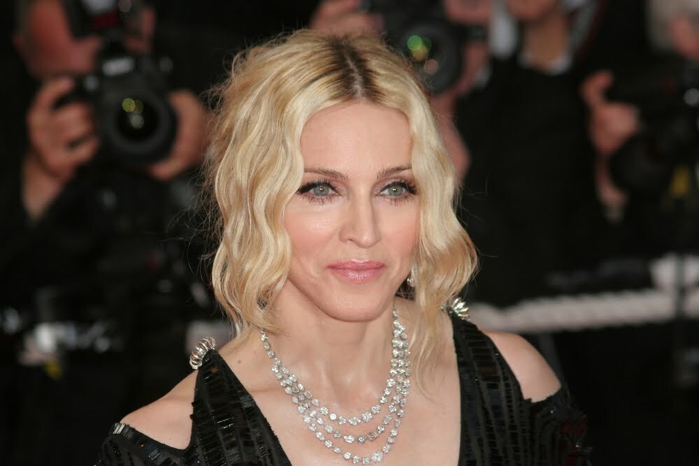 Madonna şi Beeple îşi anunţă colaborarea pentru proiectul unui triptic intitulat „Mother of Creation”