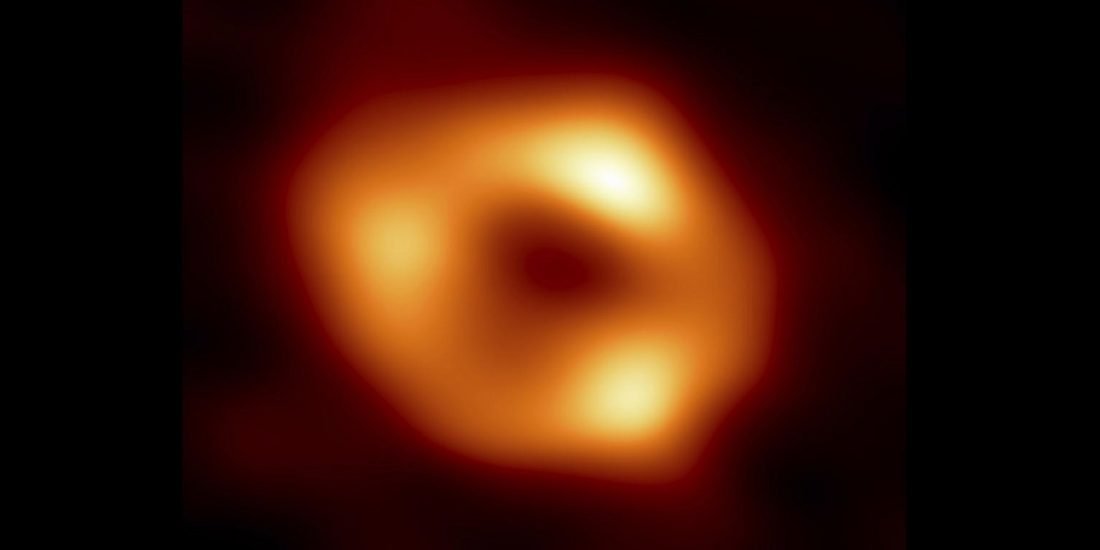 Prima imagine a unei uriașe găuri negre din Calea Lactee
