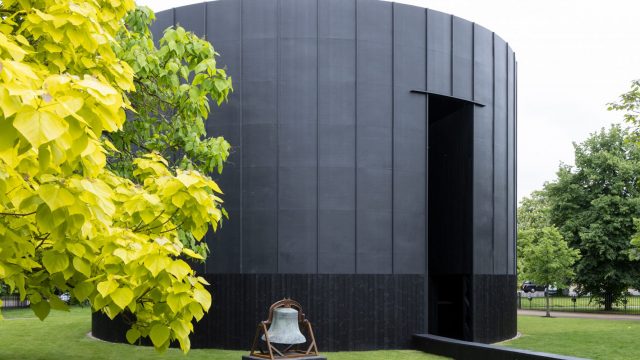 serpentine black chapel