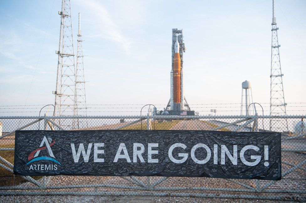 NASA pregătește mega-racheta SLS pentru primul zbor, programat pe 29 august. Mielul Shaun, pasager în Artemis I