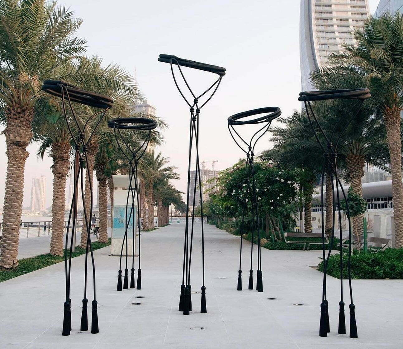 Muzeu în aer liber la Doha cu lucrări de Yayoi Kusama, Jeff Koons și Richard Serra