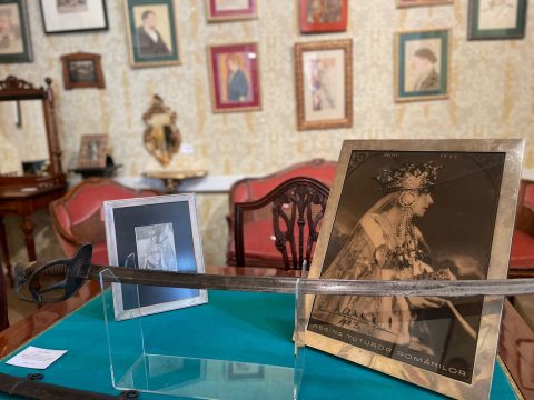 expoziția românia regală centenară la palatul cesianu racoviță, curatorial.ro