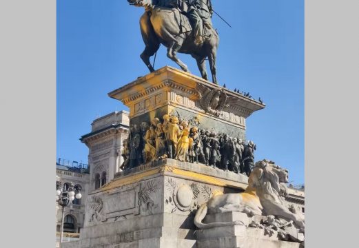 statuie, piazza del duomo, milano, ultima generazione