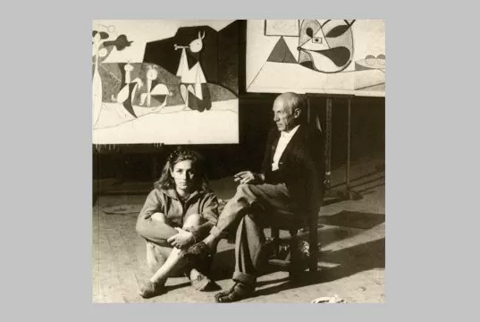 pablo picasso francoise gilot in antibes, 1946 foto michel sima)