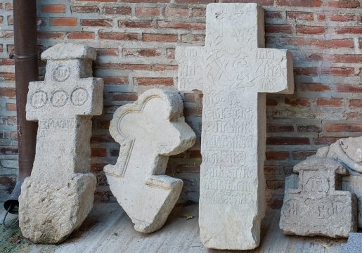 crucile de la mănăstirea antim, crucidinpiatra.ro