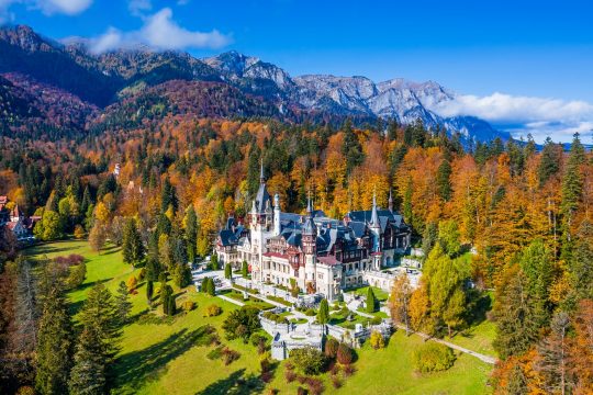 peles,castle,in,autumn.,sinaia,,prahova,county,,romania.