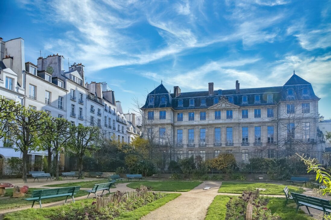 paris,,france,,the,picasso,museum,in,the,marais,,beautiful,mansion,