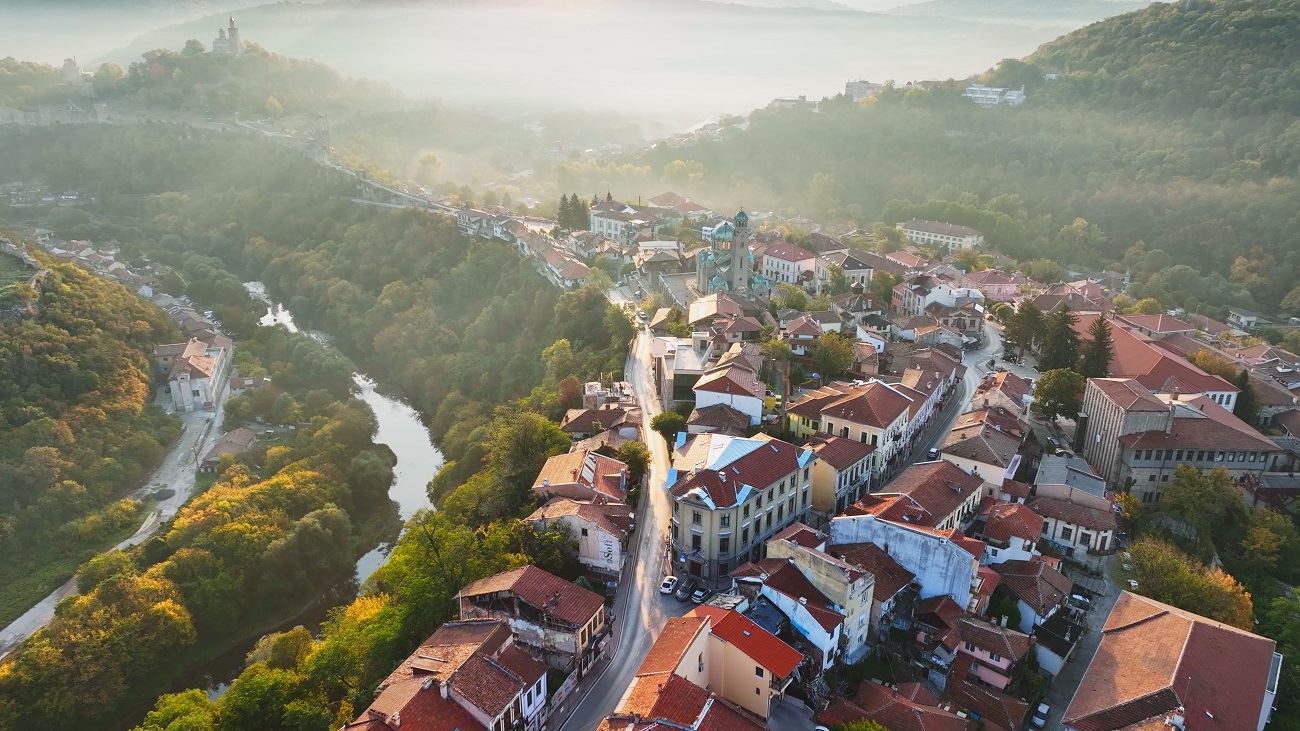 aerial,shot,of,sunny,slightly,foggy,morning,in,veliko,tarnovo,