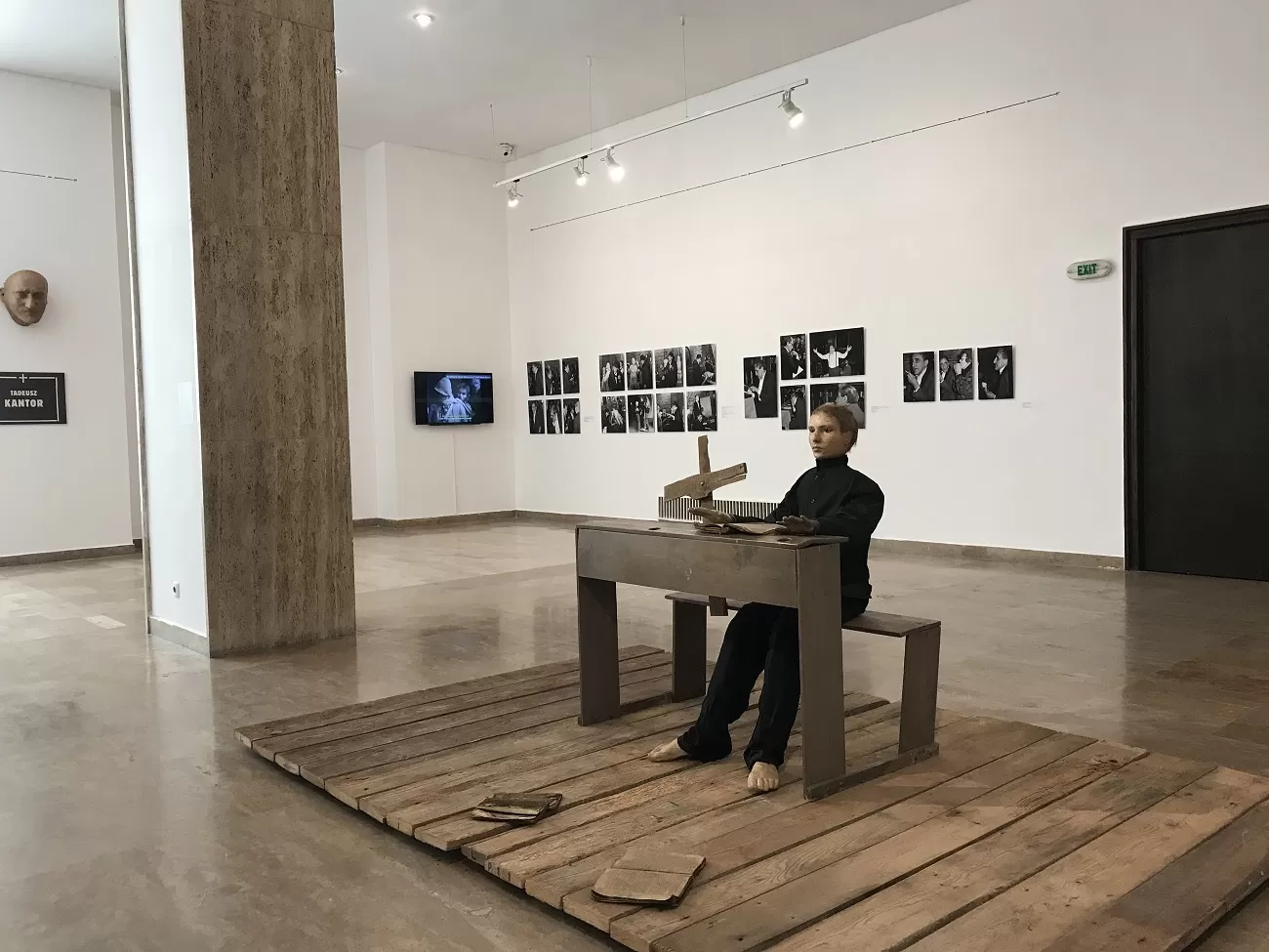 instalație spectacol tadeusz kantor, mnar, curatorial.ro