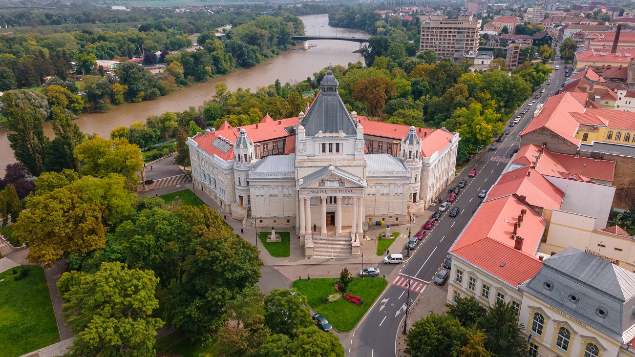 aerial,photography,of,the,palace,of,culture,from,arad,,romania.