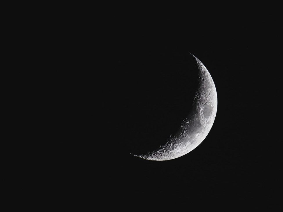 detailed,crescent,moon,in,the,night,sky.,crescent,moon,on