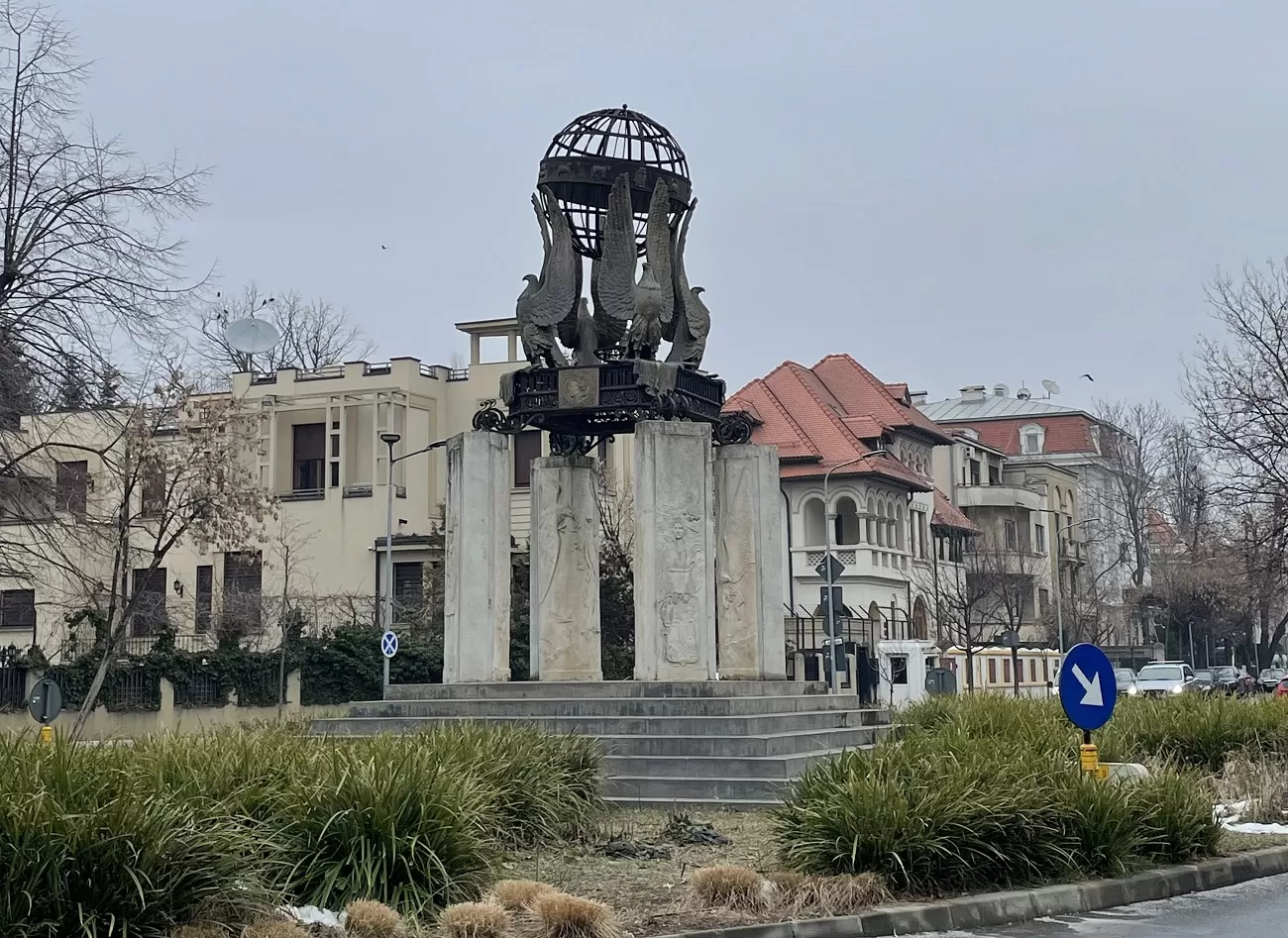 monumentul aviatorului zorileanu, curatorial