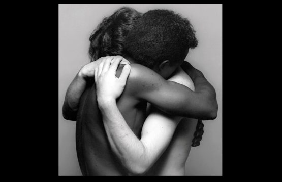 embrace, fotografie de robert mapplethorpe, colectia kinsey institute