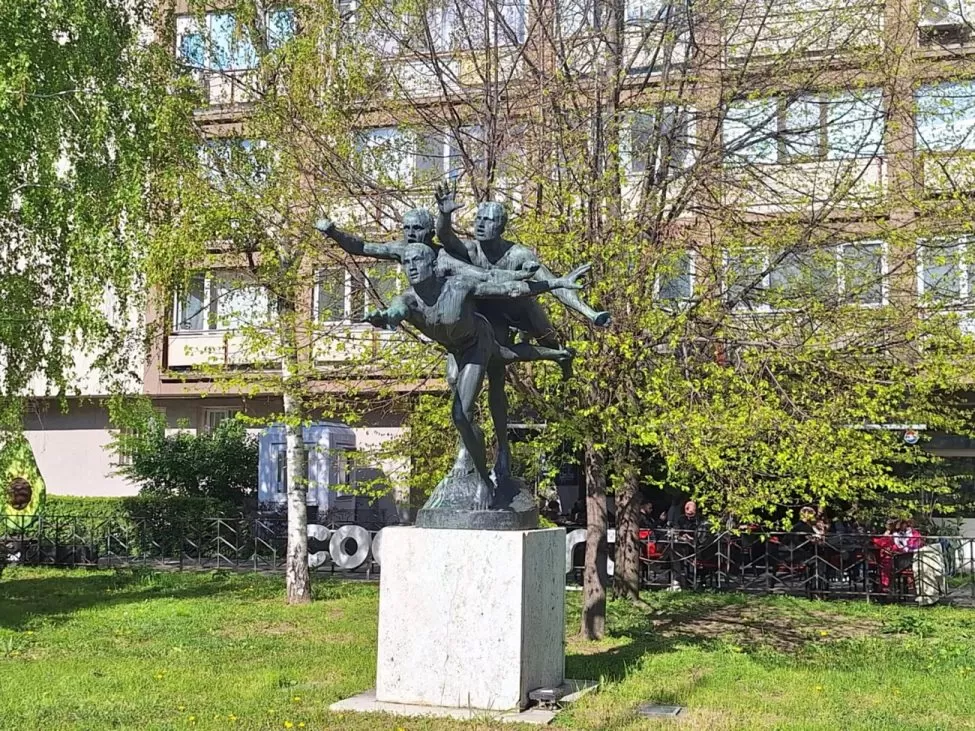 alergatorii, alfred boucher, curatorial