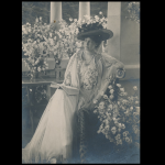 carte poştală, principesa maria a româniei în balconul castelului pelişor. datare cca 1905 1907 atelier fotografic alfred brand, sinaia muzeul național cotroceni