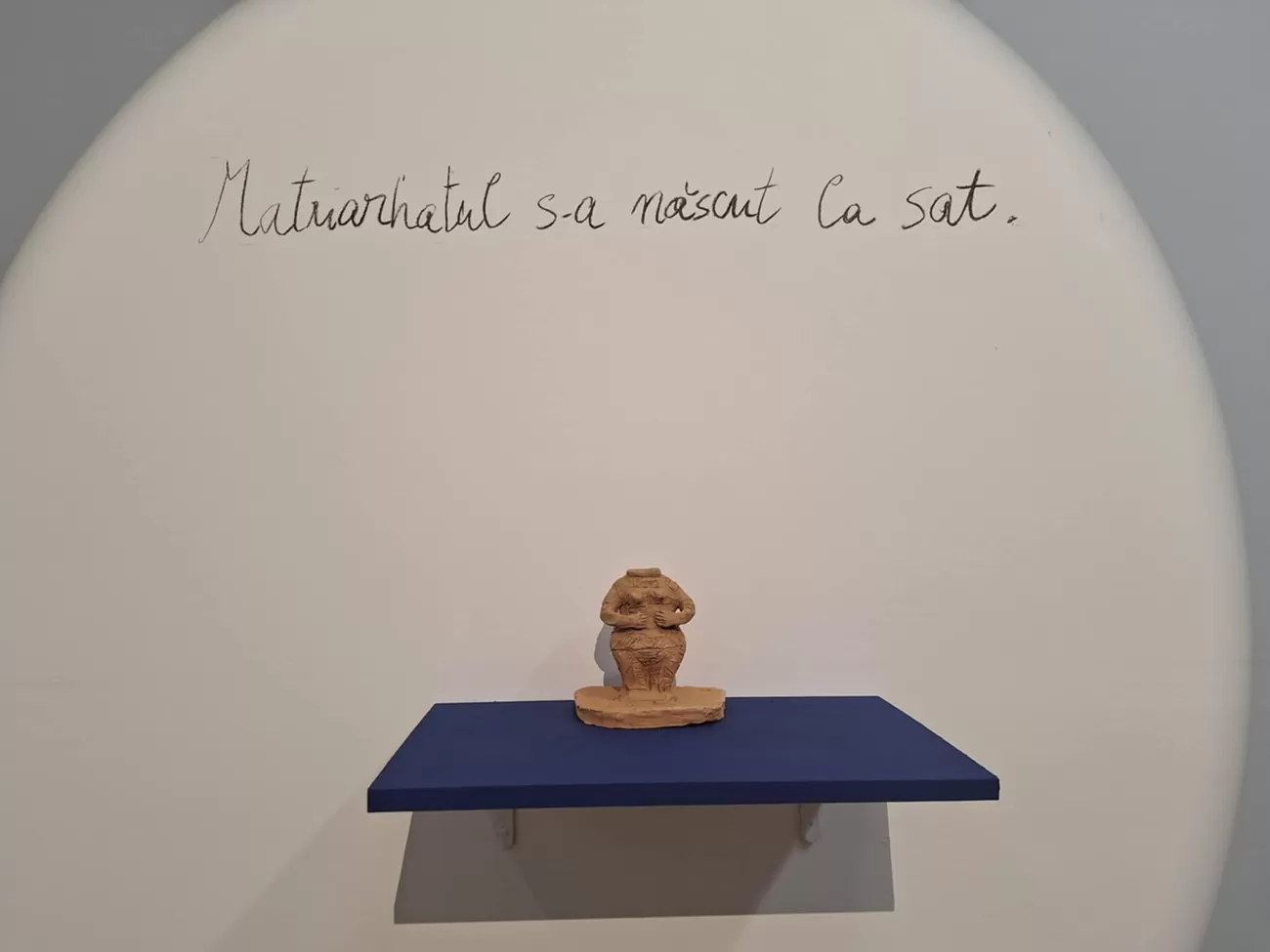 loc de actiune cretesti curatorial