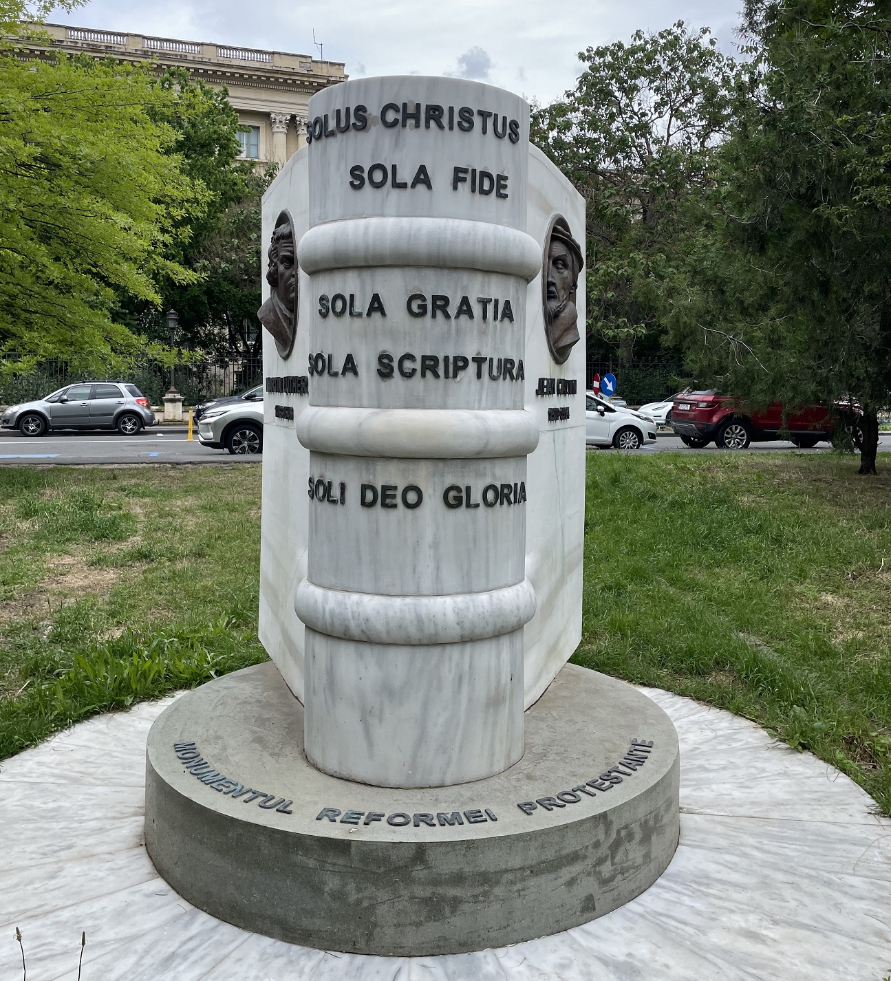 monumentul reformei protestante, curatorial