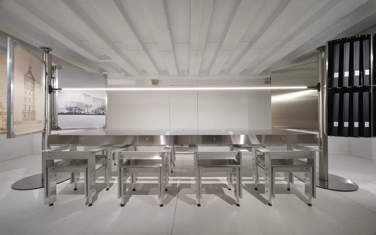 noua galerie icr, human scale 1