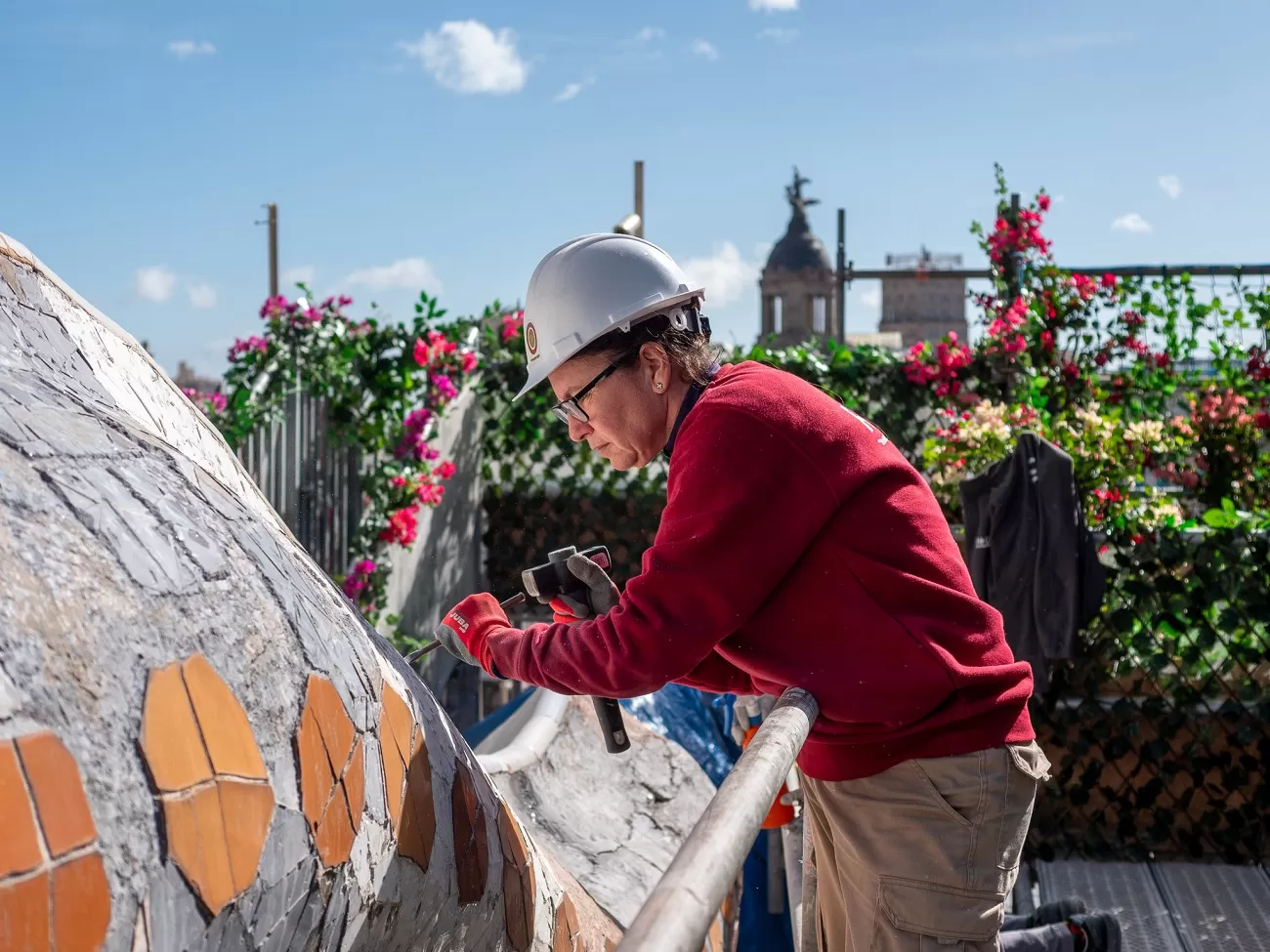 6. trencadís restorationprocess copyright casa batlló