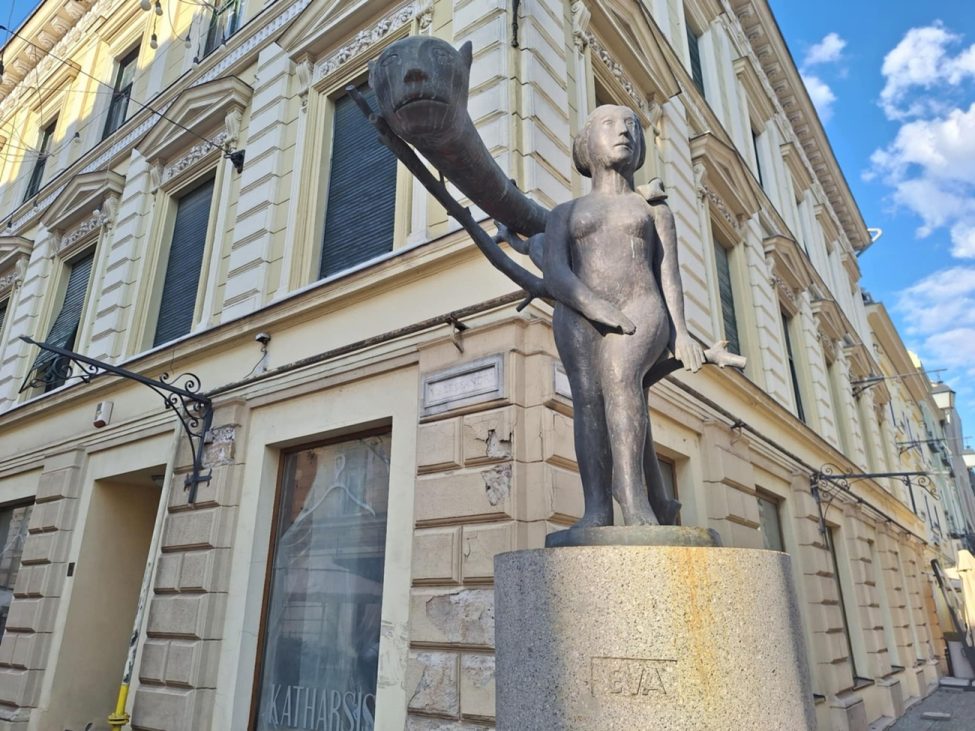 eva, virgil scripcariu, curatorial1