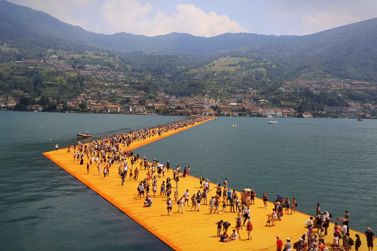 lake,iseo,,italy, ,july,1,,2016:,people,walking,on