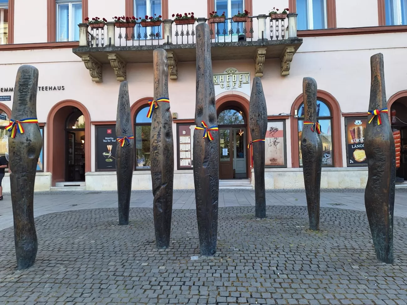 stalpii impuscati, liviu mocan, curatorial
