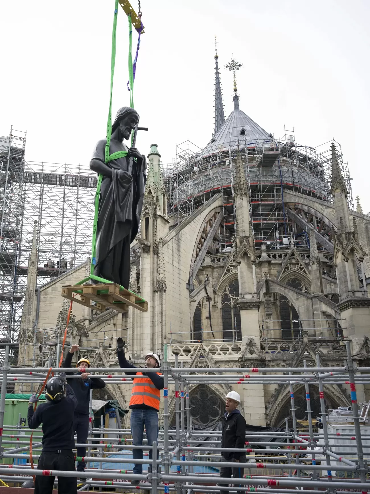 apostol catedrala notre dame