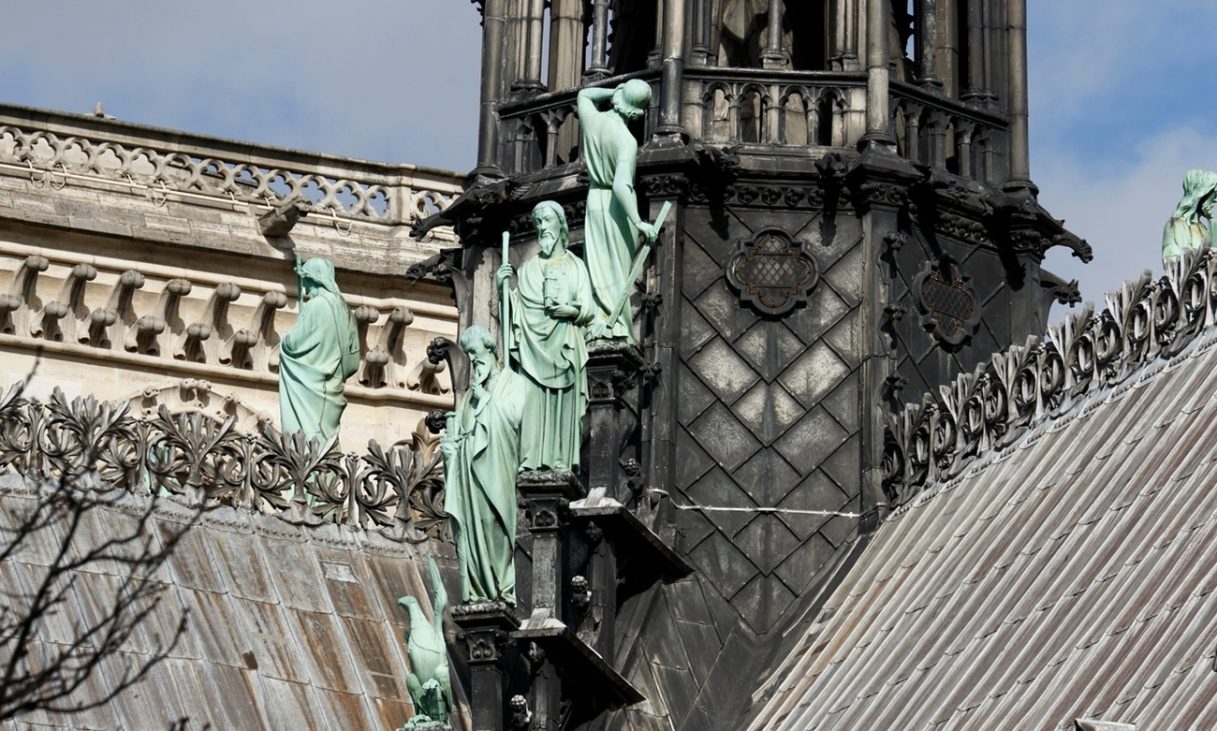 statui notre dame de paris