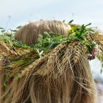 traditional,crown,of,flowers,at,international,blouse,day,in,dobrogea