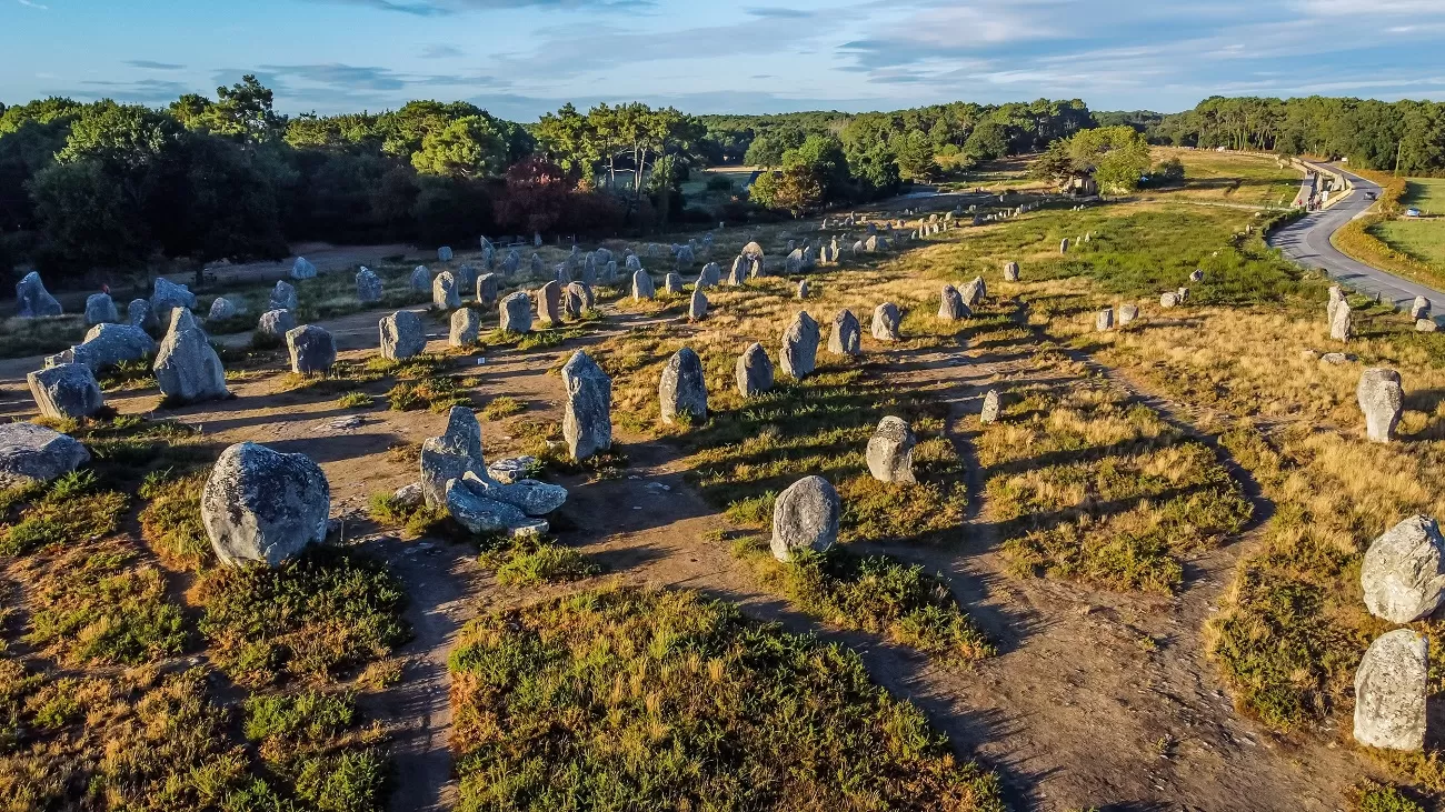aerial,view,of,the,carnac,stone,alignments,of,kermario,in