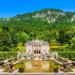 schloss,linderhof,palace,is,located,near,the,village,of,ettal