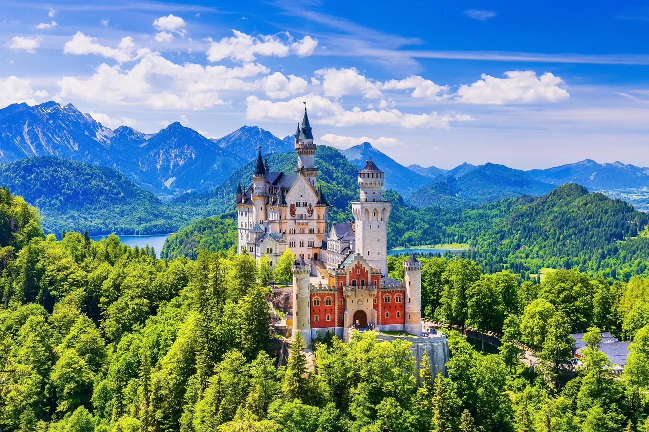 neuschwanstein,castle,,germany.,front,view,of,the,castle,with,the