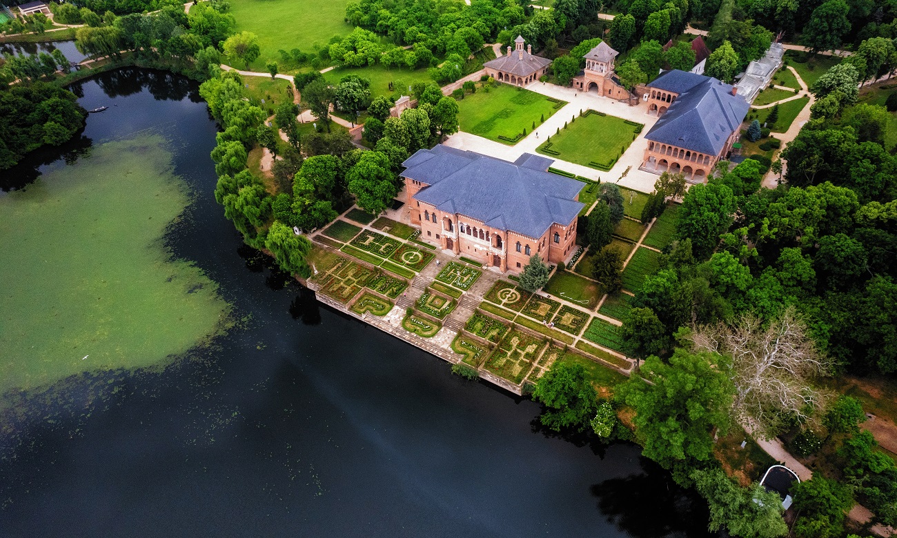 the,magnificent,mogosoaia,old,palace,in,bucharest,seen,from,above