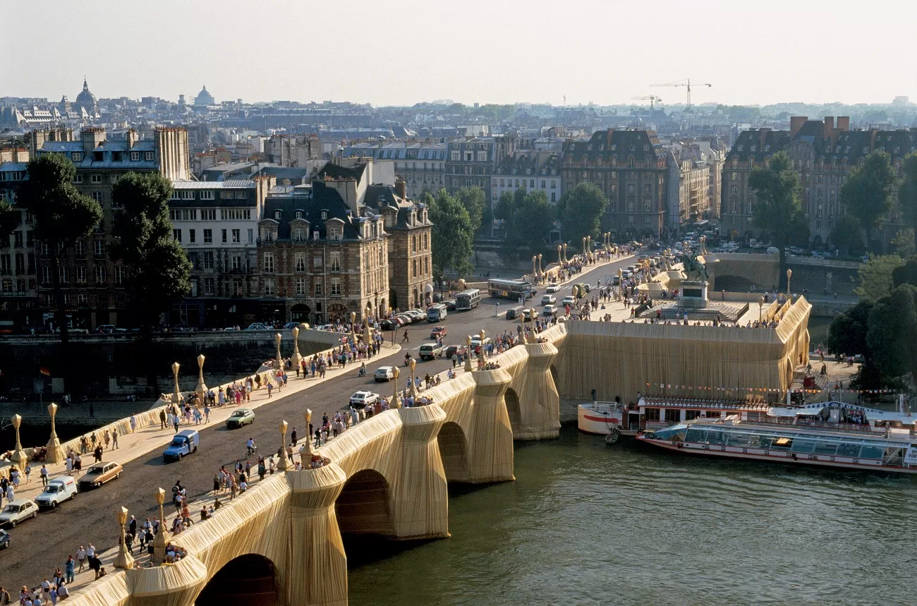the pont neuf wrapped, christo et jeanne claude, 1985, foto wolfgang volz